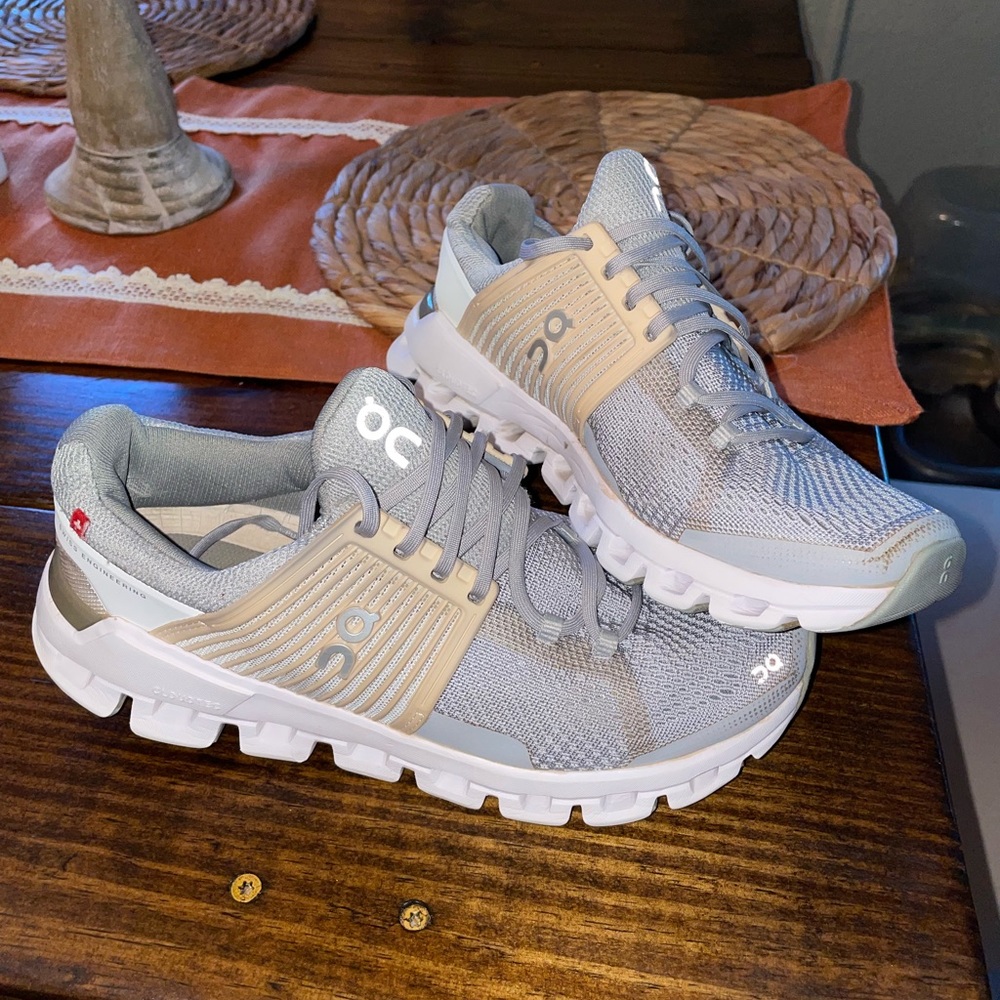 Women’s size 6.5 OnCloud Cloudswift Running shoes